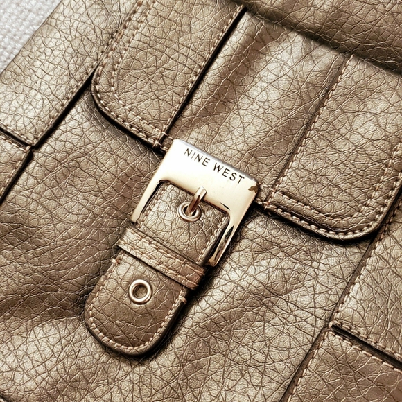 Nine West Crossbody Chrome Purse - Picture 2 of 4